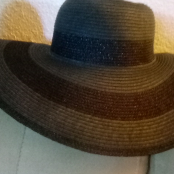 Clothes - Picture 3 of 4